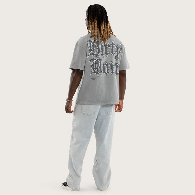 Model wears Dom Mysterio Street Tee Pigment Ultimate Grey T-Shirts Grey – image 2