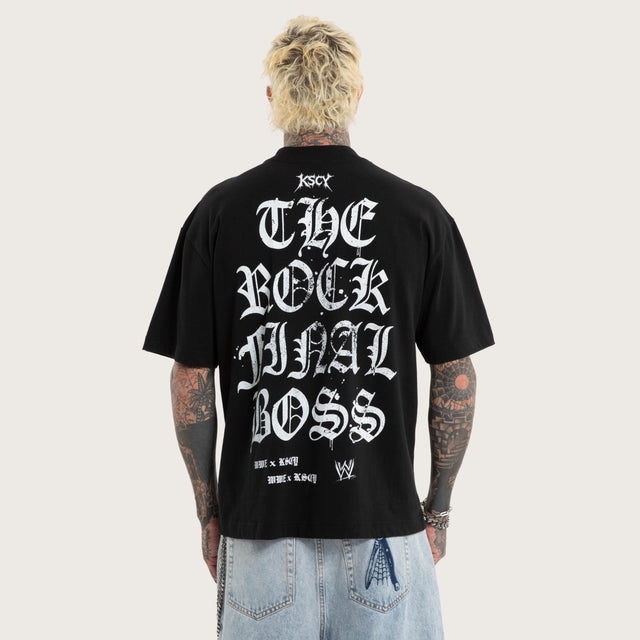 Model wears The Rock Street Tee Anthracite Black T-Shirts Black – image 6