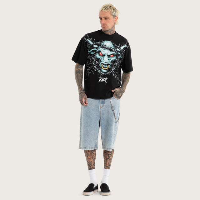 Model wears The Rock Street Tee Anthracite Black T-Shirts Black – image 7