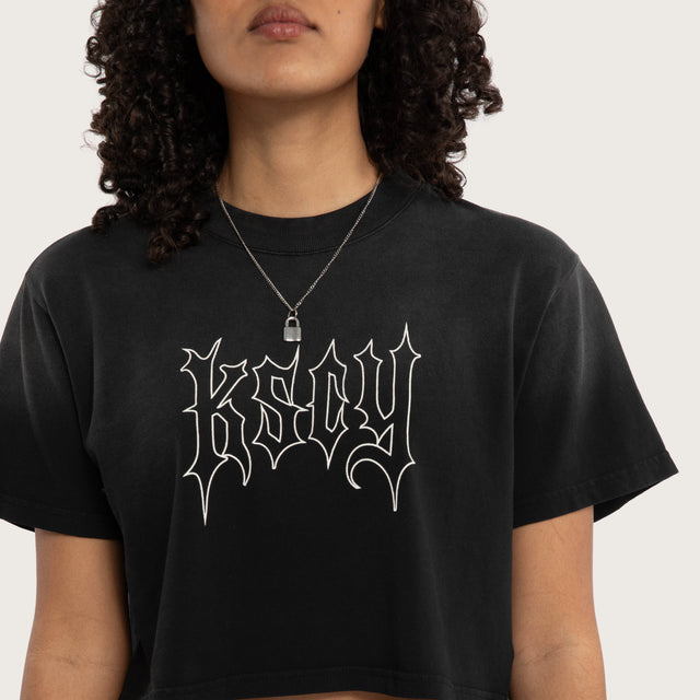 Model wears Ice Crop Tee Sunbleached Black T-Shirts in Grey Image - 2