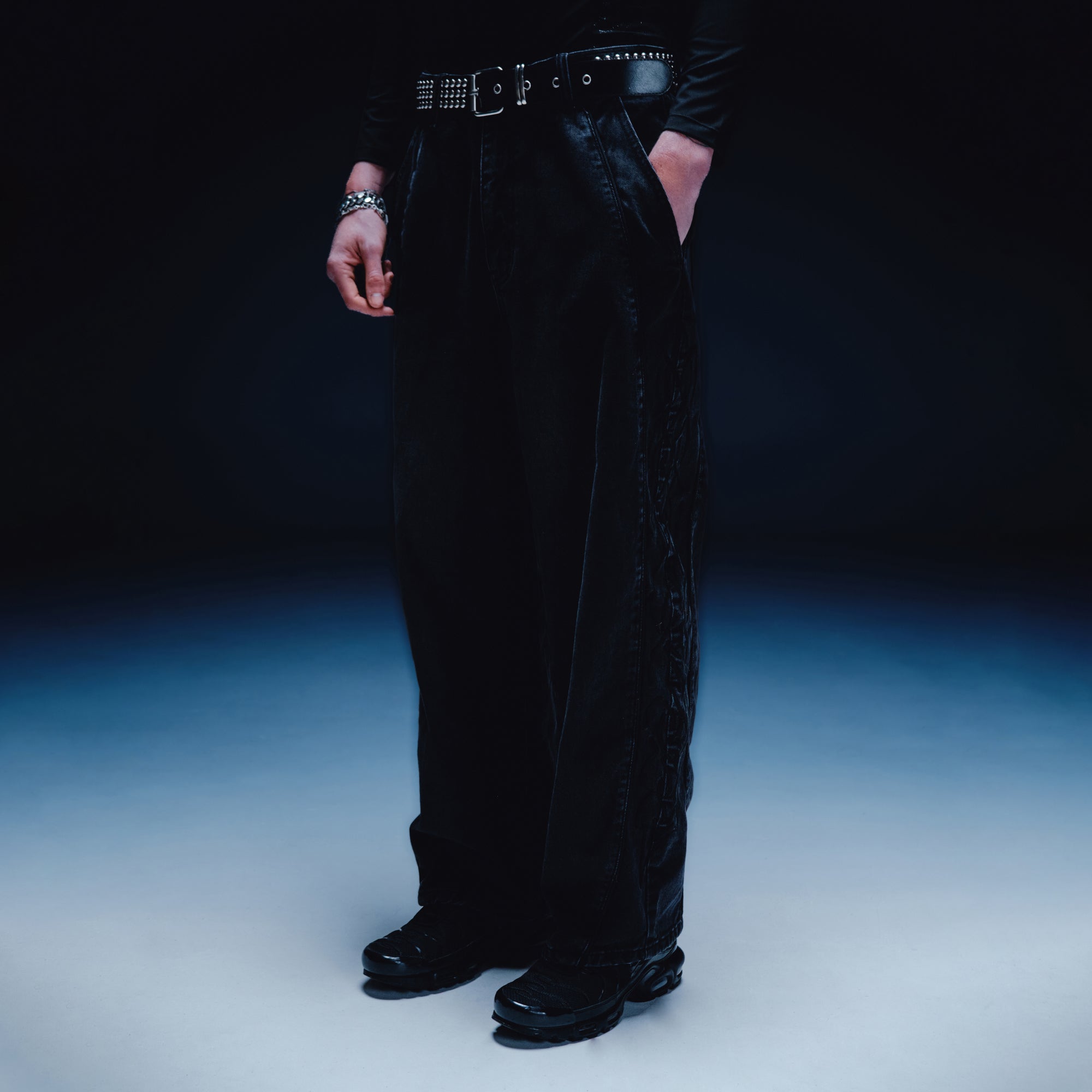 Thornhill Apart Balloon Jean Jet Black | KSCY
