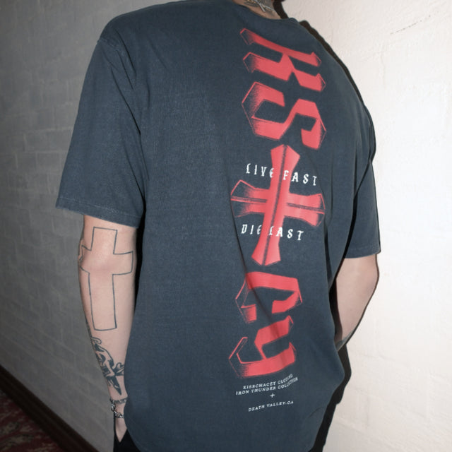 Model wears Razor Light Box Fit Tee Pigment Asphalt T-Shirts in Grey - Image 3