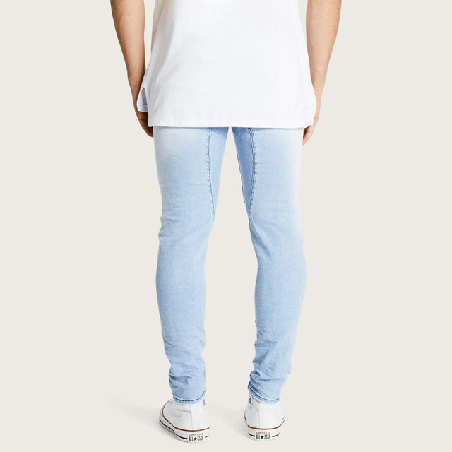 Model wears Montauk Slim Jeans Riverside Blue Pants in Blue - Image 3